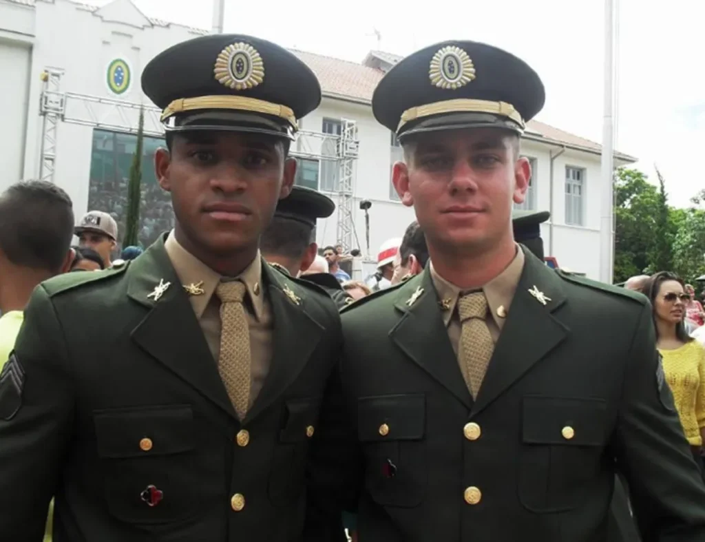 ESA Papo de Sargento - Projeto 3 Divisas 4 formandos sgt